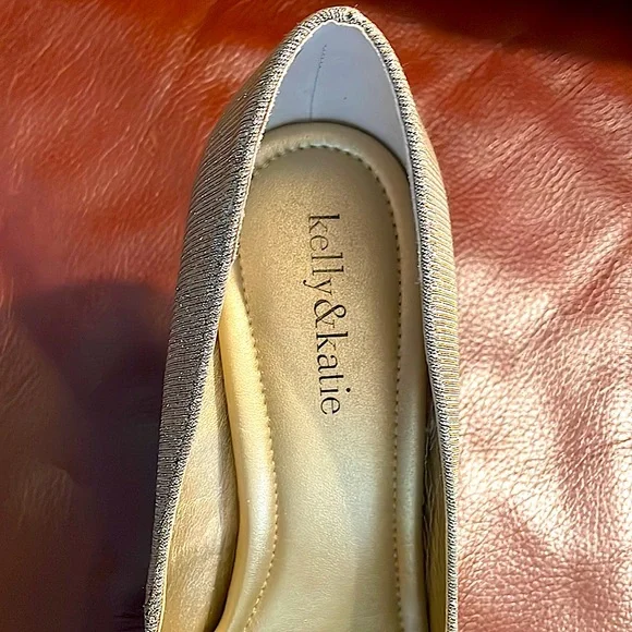 Great Wedding or Special Occasion shoes.  Kelly & Katie brand size 7.5 W. - Picture 5 of 11